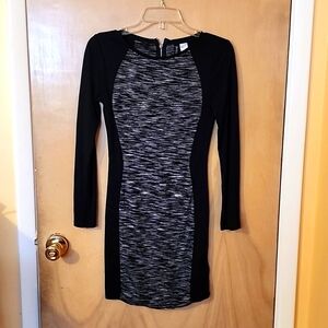 Long sleeves cotton dress size 6 runs small
